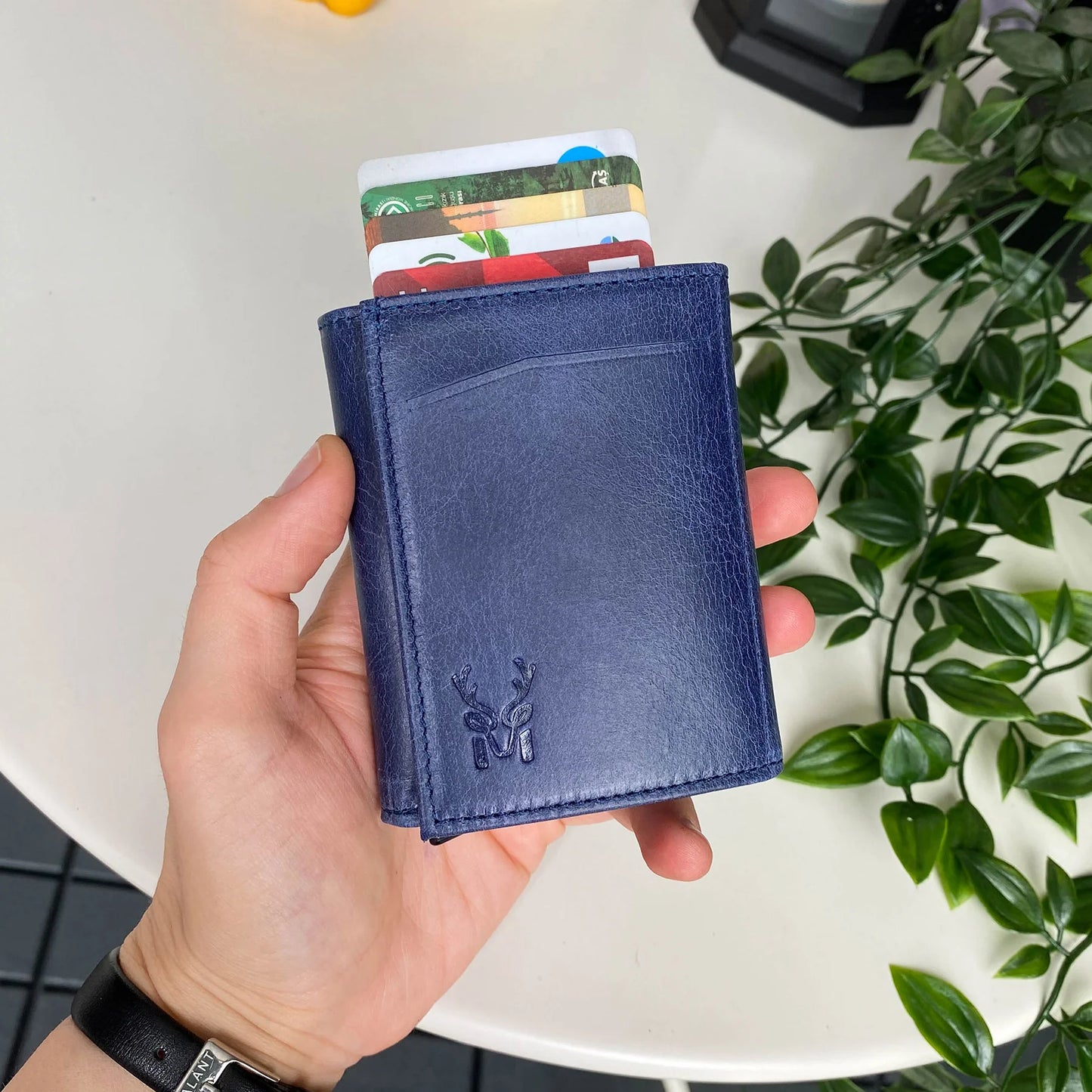 Pescol - Leather Pop-up Wallet